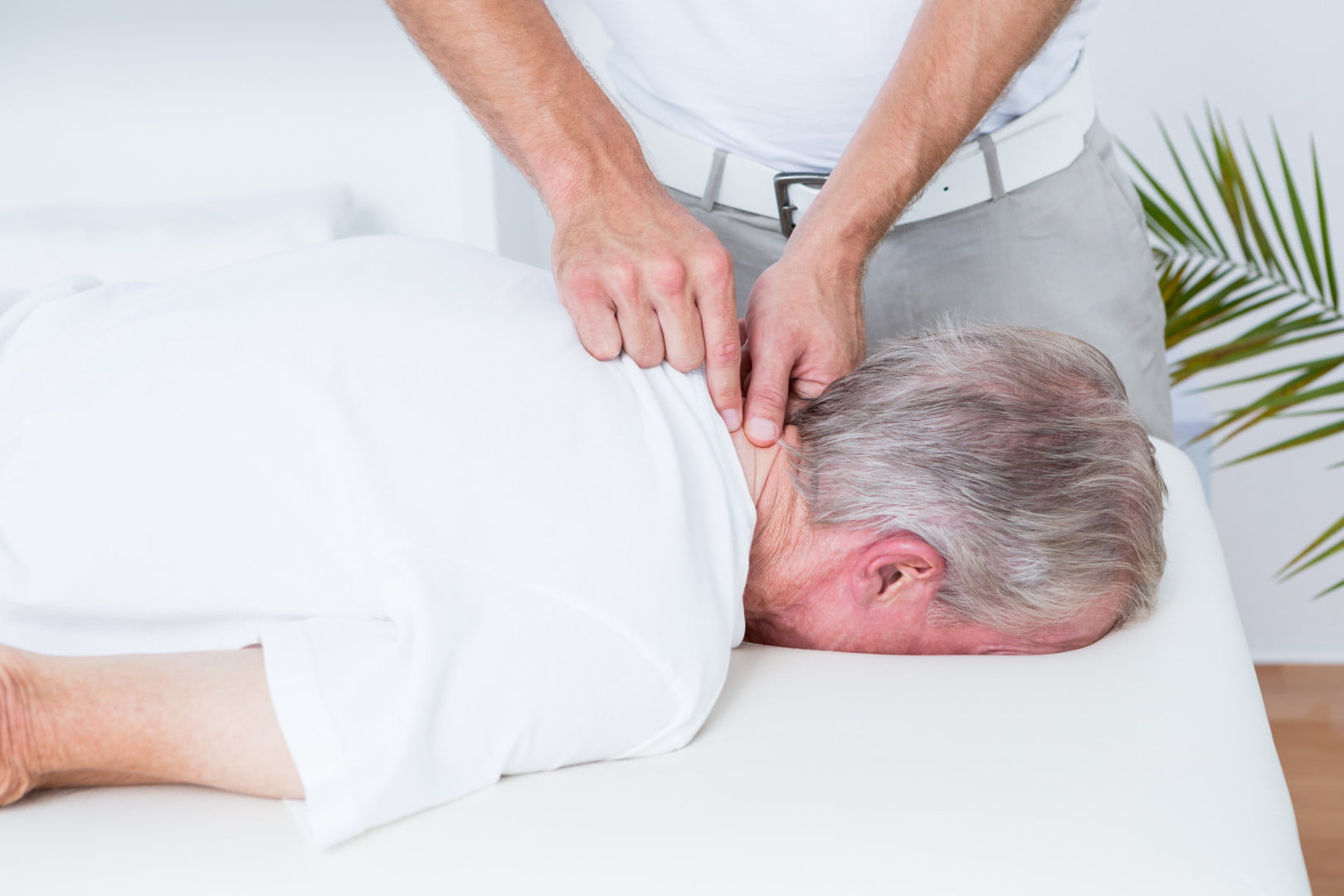 گردن درد چیست و چگونه درمان می‌شود؟